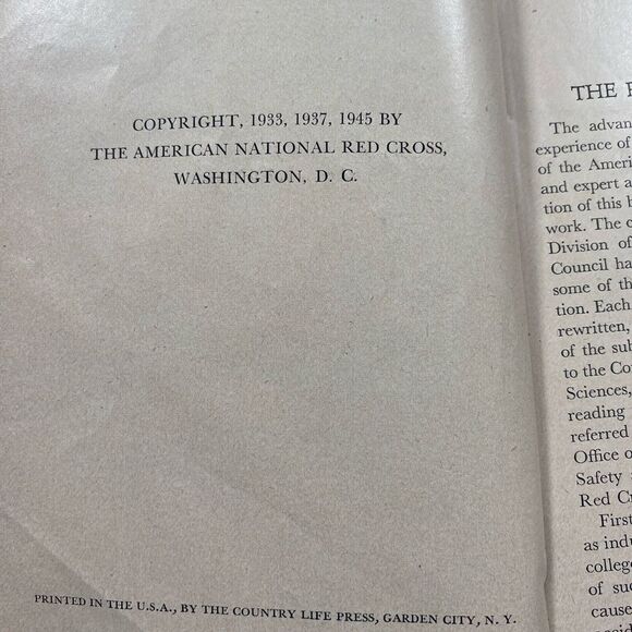 Vintage American Red Cross First Aid Text Book - 1945 - Picture 7 of 14
